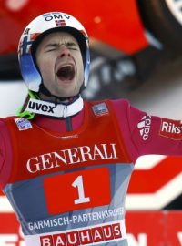 Norský skokan na lyžích Anders Jacobsen se raduje z vítězství v Ga-Pa.