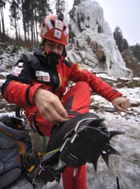 Horolezec Radek Jaroš vyzkoušel umělou ledovou stěnu ve Víru na Žďársku