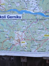 Mapa okolí umístěná ve vsi Gerník