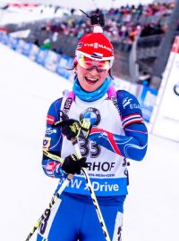 Veronika Vítková má velký důvod k úsměvu, právě vyhrála první závod SP v kariéře