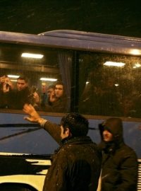 Stovky lidí z Kosova prchají směrem na západ