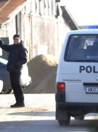 Policisté kontrolují sklady zbrojařské firmy ve Slatině u Vysokého Mýta