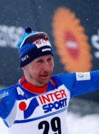 Lukáš Bauer v cíli závodu na 50 kilometrů na MS ve Falunu