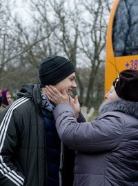 Odjezd autobusu s českými krajany z východní Ukrajiny do Prahy