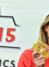 Pětibojařka Eliška Klučinová se raduje z bronzové medaile