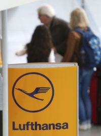 Cestující, kterým byl zrušen let, mohou letět s jinou společností nebo spoj stornovat