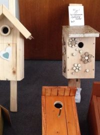 Děti z pěti ústeckých škol vyrobily pro město 24 ptačích budek
