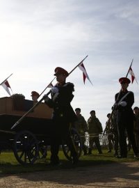 Průvod s ostatky krále Richarda III. poblíž anglického Leicesteru