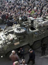 Lidé v Bělostoku si prohlíželi americkou vojenskou techniku