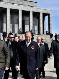 Ruský ministr zahraničí Sergej Lavrov se na bratislavském Slavíně zúčastnil vzpomínkového aktu u příležitosti 70. výročí osvobození Bratislavy Rudou armádou