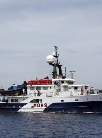 Loď pátrající po uprchlících ve Středozemním moři