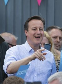 Britský premiér David Cameron vrátil do předvolební kampaně téma referenda o setrvání v EU