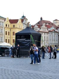 Generálka světelné projekce Českého rozhlasu na Staroměstském náměstí