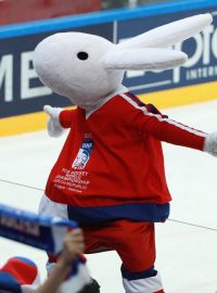 Mistrovství světa v hokeji: Česká republika - Německo. Maskoti šampionátu Bob a Bobek.