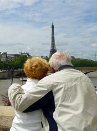 Paříž je městem pro zamilované v každém věku