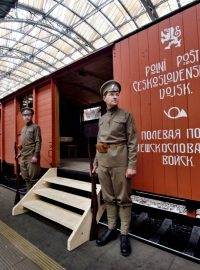 Replika vlaku legionářů vyjela z pražského hlavního nádraží na svou pouť po Česku