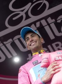 Fabio Aru získal růžový dres lídra Giro pro Astanu