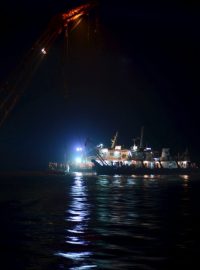 Po havárii čínské výletní lodi Východní hvězda se stále pohřešuje téměř 400 pasažérů