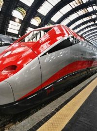Rychlovlak Frecciarossa (Červený šíp) na nádraží v Miláně