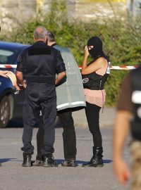 Francouzští kriminalisté zjišťují, co mohlo být motivem k atentátu