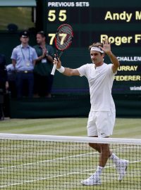 Roger Federer se probojoval do finále Wimbledonu už podesáté v kariéře