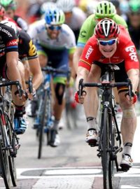 André Greipel (vpravo) vítězí v dalším hromadném dojezdu na Tour de Franc