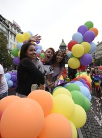 Průvod hrdosti gayů, leseb, bisexuálů a transsexuálů Prague Pride na Václavském náměstí v Praze