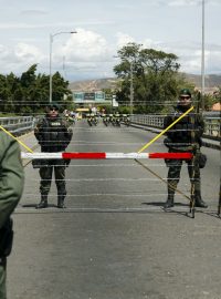 Venezuela do odvolání uzavřela část hranice s Kolumbií