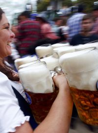 V Mnichově začaly největší pivní slavnosti na světě – Oktoberfest. Letos se koná už 182. ročník