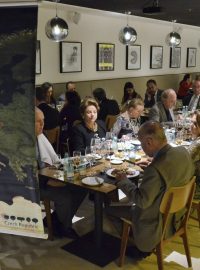 Zahajovací večeře se účastnil český velvyslanec Jiří Havlík a honorární konzul v Belo Horizonte Luis Guadalupe