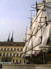 Celkový pohled na kašnu Parnas na Zelném trhu v Brně