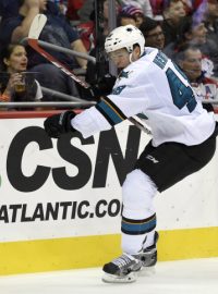 Tomáš Hertl slaví svůj gól proti Washington Capitals