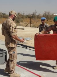 Česká protichemická jednotka cvičí své jordánské kolegy nedaleko Ammánu​