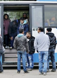 Autobus s migranty na chorvatsko-slovinském přechodu Lendava