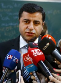 Čelní představitel kurdské Lidové demokratické strany (HDP) Selahattin Demirtaş