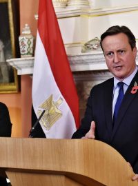Britský premiér David Cameron (vpravo) jednal v Londýně s egyptským prezidentem Abdal Fattáhem Sísím