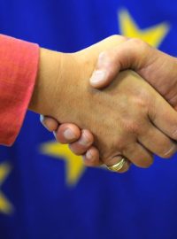 Plánovaná dohoda o volném obchodu mezi USA a EU podle Evropské komise nepovede ke snížení ochrany pracujících (Ilustrační foto)