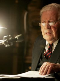 Bývalý německý kancléř Helmut Schmidt během projevu v roce 2006