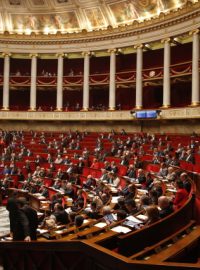 Dolní komora francouzského parlamentu schválila prodloužení výjimečného stavu v zemi o tři měsíce
