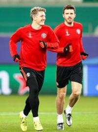 Fotbalisté Manchesteru United  na tréninku před úterním zápasem LM na hřišti Wolfsburgu (Zleva Anthony Martial, Bastian Schweinsteiger, Michael Carrick a Ashley Young)