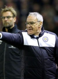 Trenér Leicesteru Claudio Ranieri při zápase s Liverpoolem