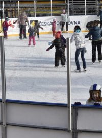 Dočasný zimní stadion za Lužánkami vyzkoušela veřejnost