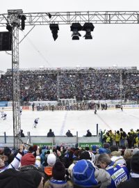 Zápas pod širým nebem na stadionu Za Lužánkami mezi Brnem a Plzní