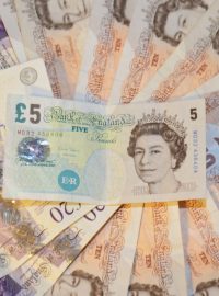Peníze, měna, britská libra, britské libry (ilustrační foto)