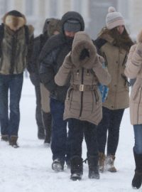 Část Ruska zasáhla sněhová vánice. Situace byla nejhorší v Petrohradu, kde sněžilo už od rána