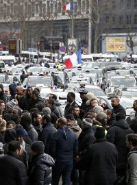 Protest řidičů taxi v Paříži