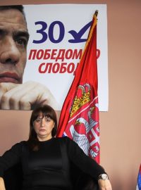 Kosovští Srbové žádají osvobození svého předáka Olivera Ivanoviče, který byl odsouzen za válečné zločiny. Na snímku místopředsedkyně Ivanovičovy Občanské iniciativy Ksenije Bozovičová