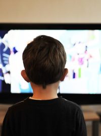 Tv, dítě, televize (ilustrační foto)