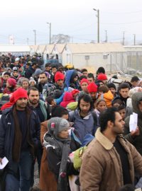 Migranti a uprchlíci v tranzitním táboře Gevgelija