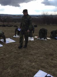 Náročný výcvik nováčků vojenské akademie ve Vyškově